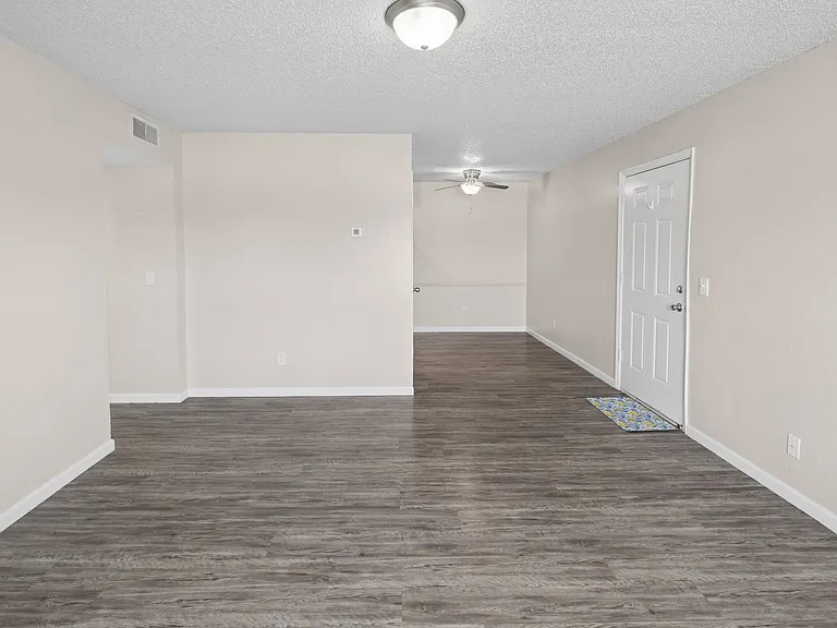 Yukon Heights Apartments — Photo 20