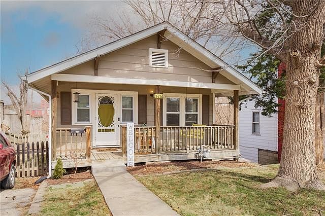 526 Oak St, Leavenworth, KS 66048 | Zillow