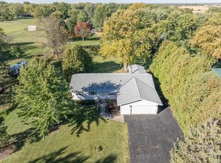 18 Royce Rd, Oswego, IL 60543