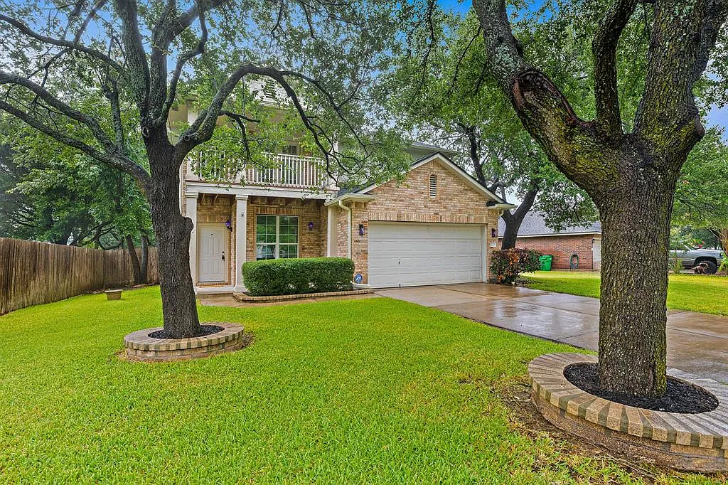 3 bed, 2.5 bath, 1957 sqft, $2,295 — Photo 1