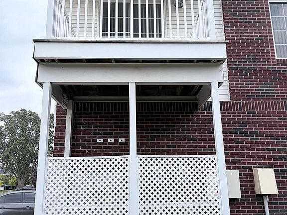 3rd image of 5860 Acorn Ln