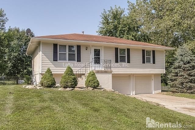 1st image of 1306 SE Knights Cir