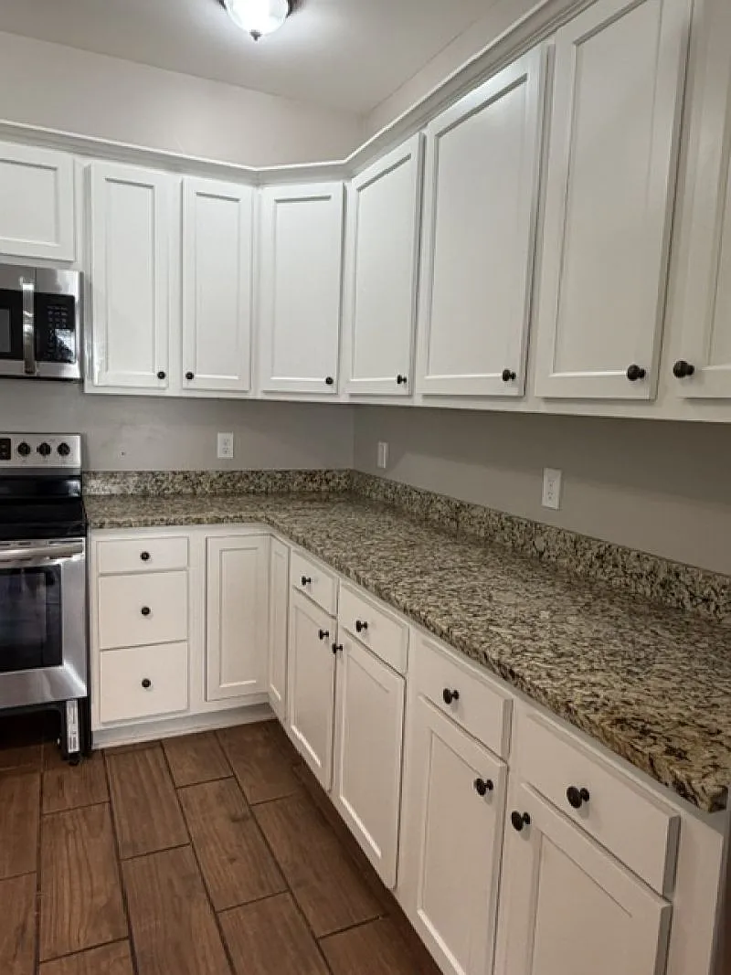 4 bed, 3.5 bath, 2080 sqft, $3,600 — Photo 2