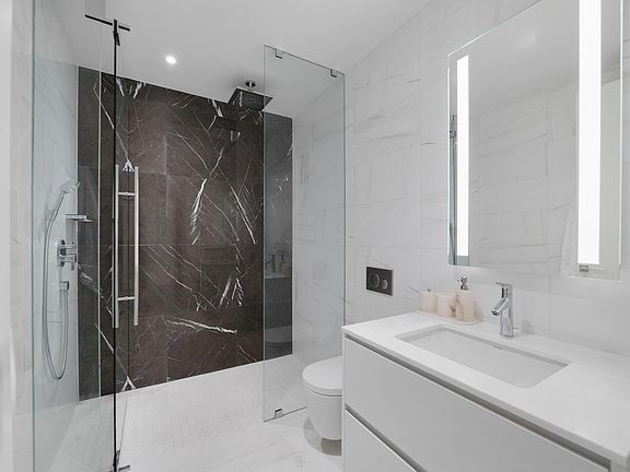2nd image of 300 Biscayne Boulevard Way #1804