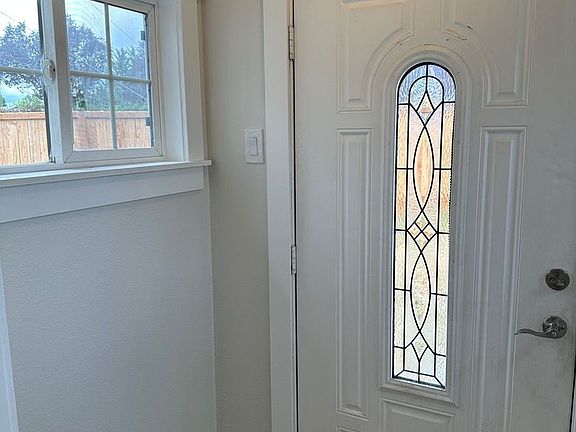 5th image of 10105 Aqueduct Dr E