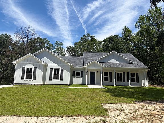4th image of 317 NE Oakwood Way