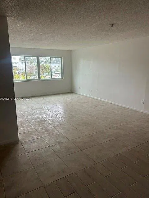 Naranja Lakes Condo No 5 — Photo 4