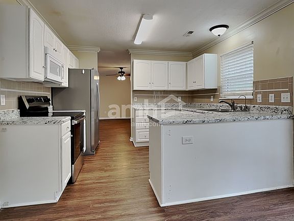 3rd image of 1405 Randall Park Dr