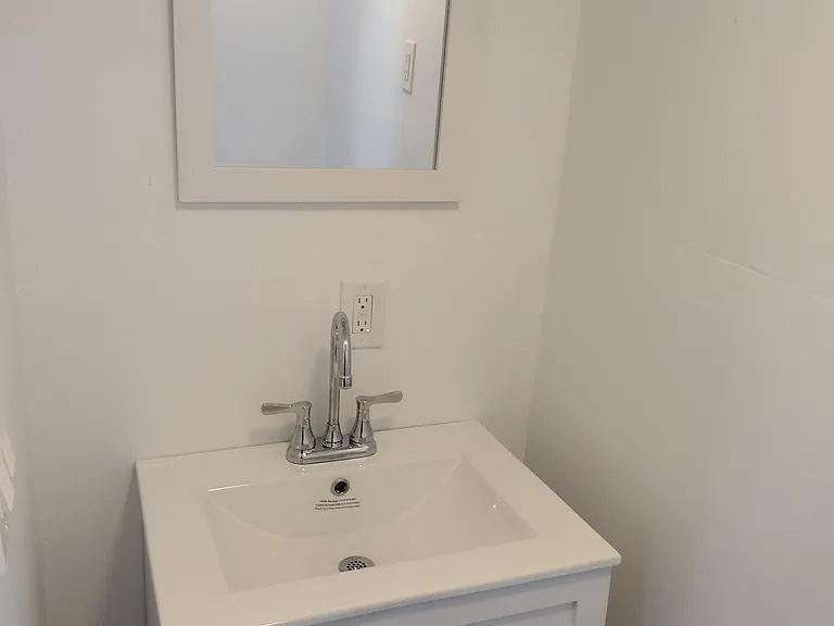 148 Rosalyn Ct #201B — Photo 5