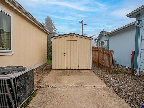 2nd image of 3200 Oak Terrace Dr Unit 32