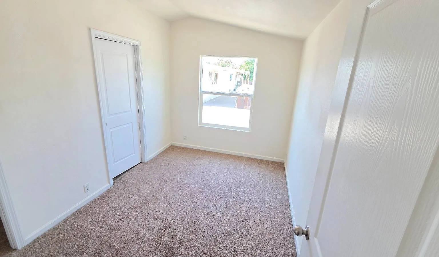3 bed, 2.0 bath, 730 sqft, $1,250 — Photo 4