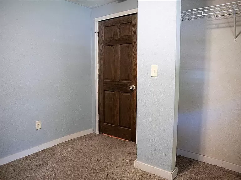 917 Lakeside Ave — Photo 6