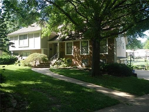 1st image of 326 E Bridlespur Dr