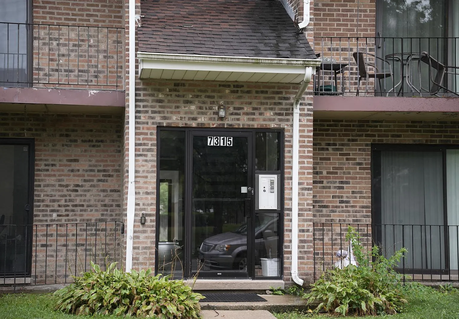 2 bed, 1000 sqft, $1,800 — Photo 2