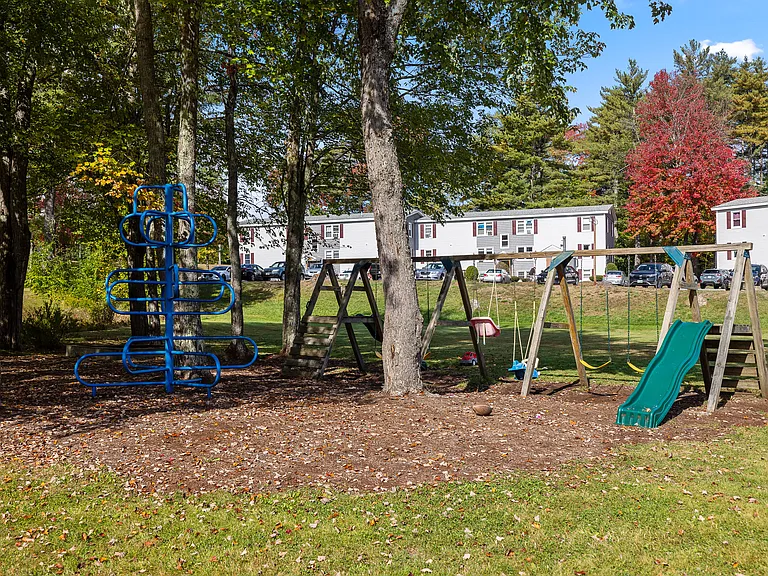 Riverview Apartments — Photo 24
