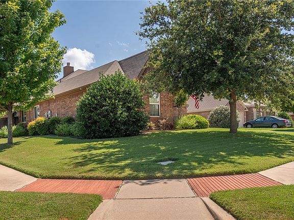 4th image of 308 Hidden Lake Ct