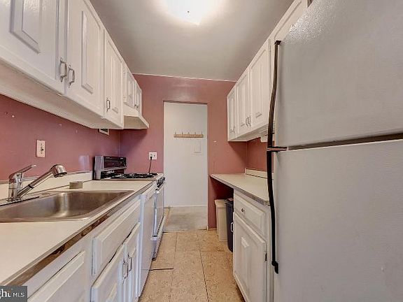 2nd image of 100 Church St NW