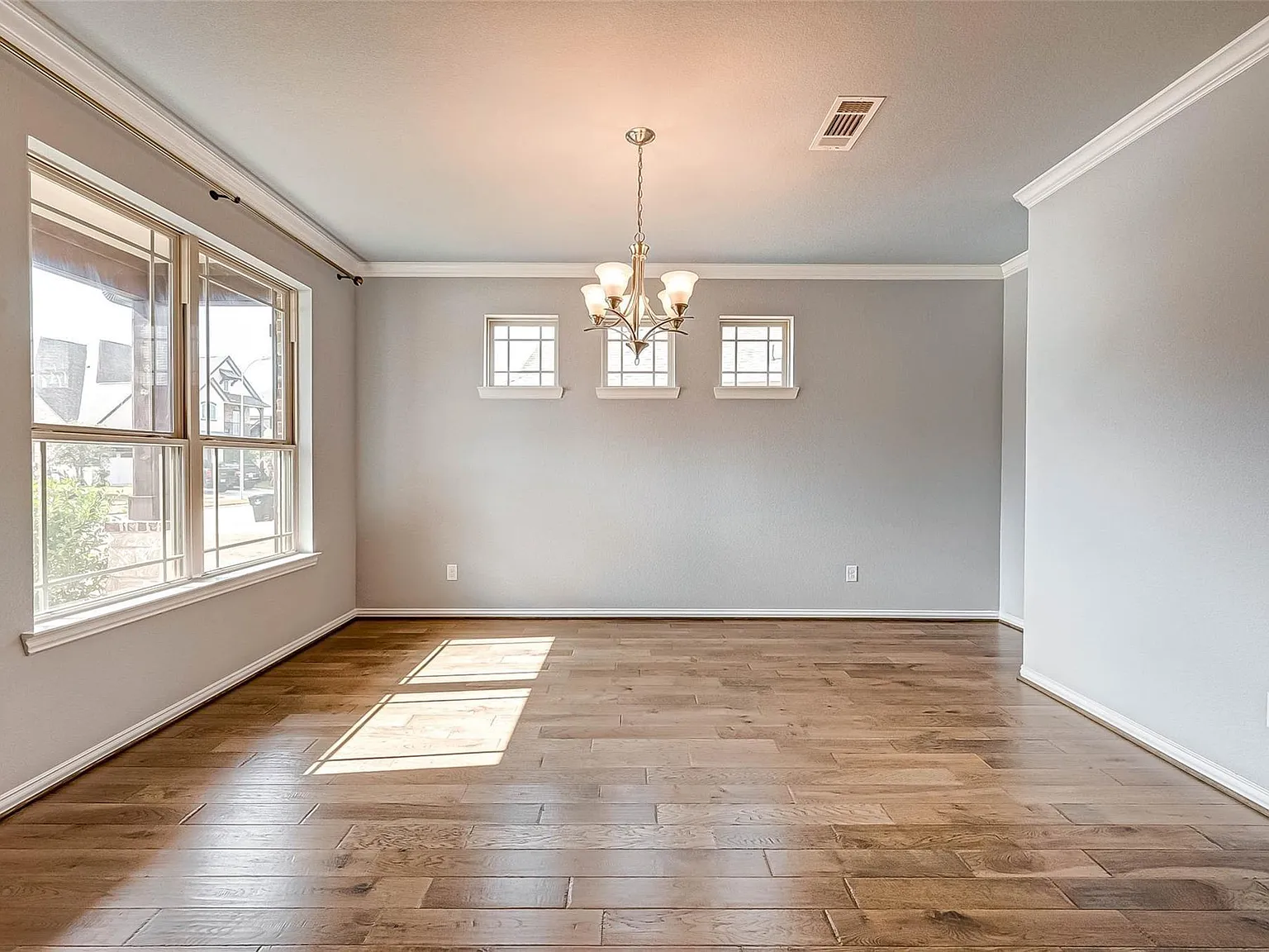 4 bed, 3.5 bath, 2996 sqft, $3,045 — Photo 2