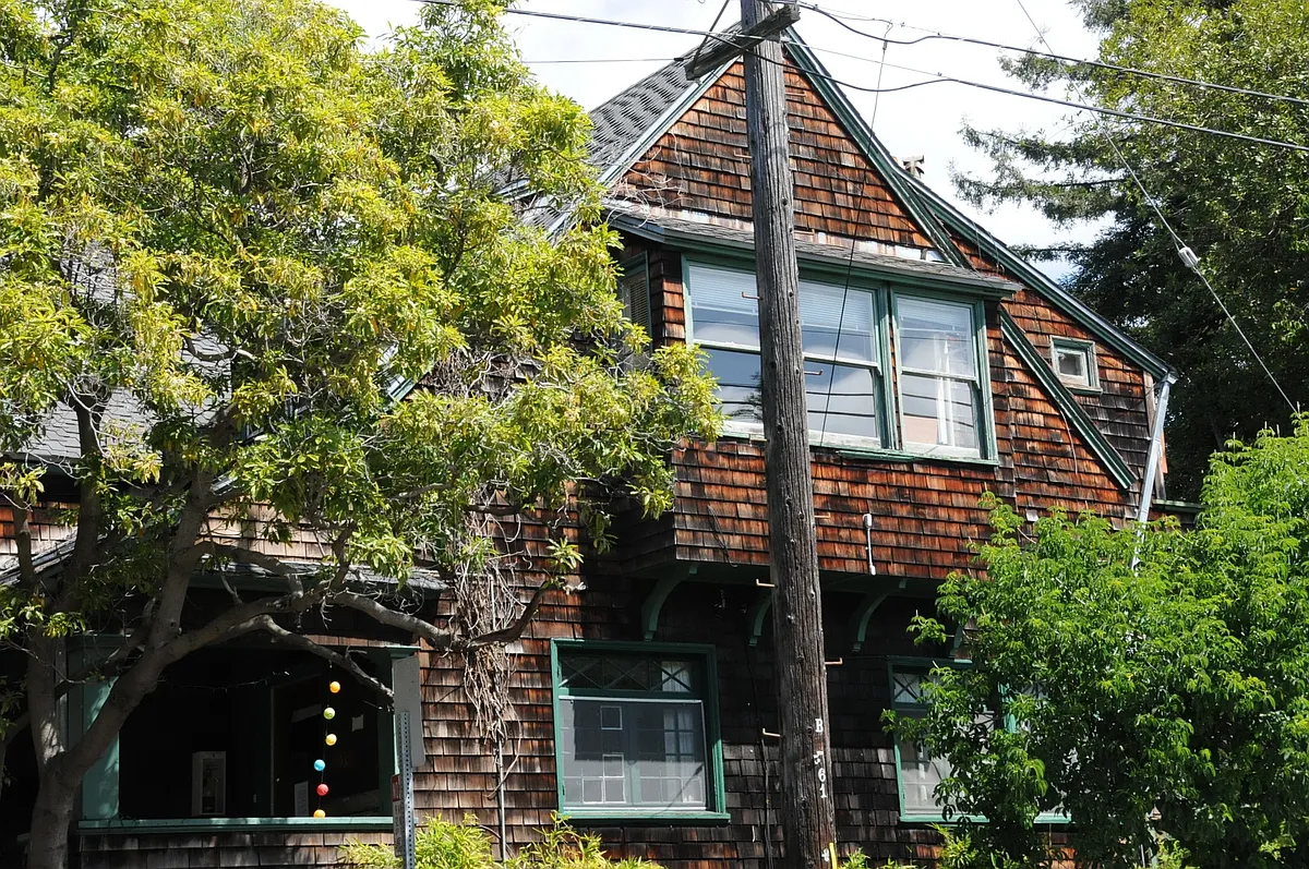 Building Photo - 2549-2555 Benvenue Ave