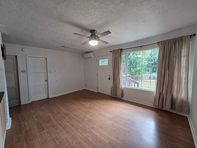 1290 NE Fairgrounds Rd — Photo 14