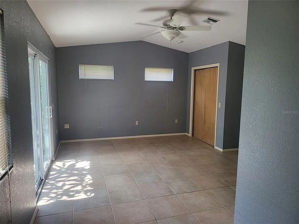 3 bed, 3.0 bath, 1319 sqft, $1,900 — Photo 4