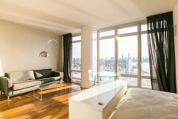 Rented by UbiQ NY | media 21