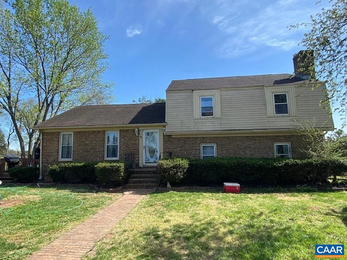 675 Irish Rd photo 1