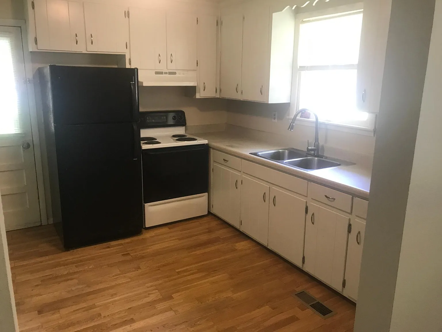 2110 Arrow Ct — Photo 3