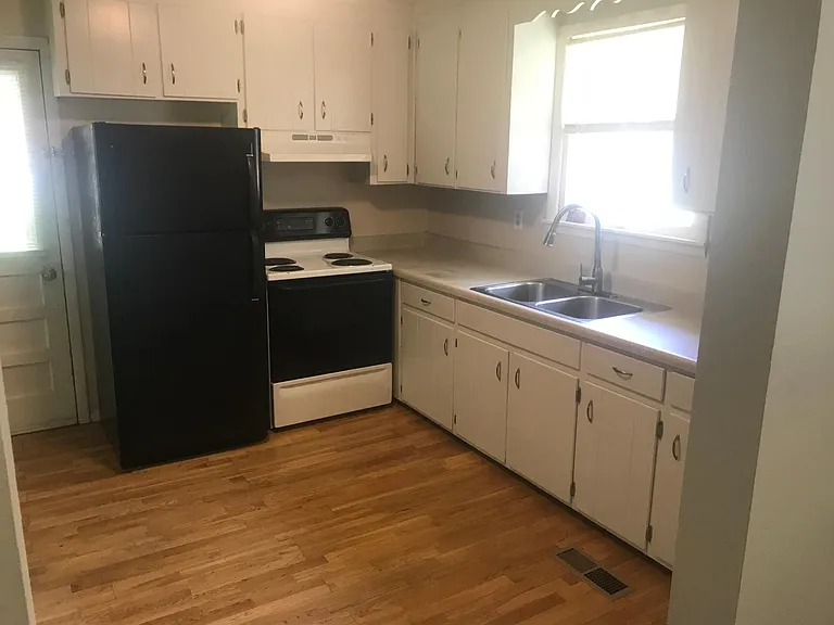 2110 Arrow Ct — Photo 3