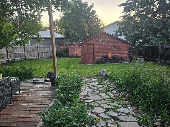2nd image of 3914 46th St