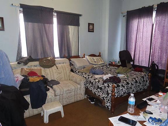 4th image of 834 Linden Ave