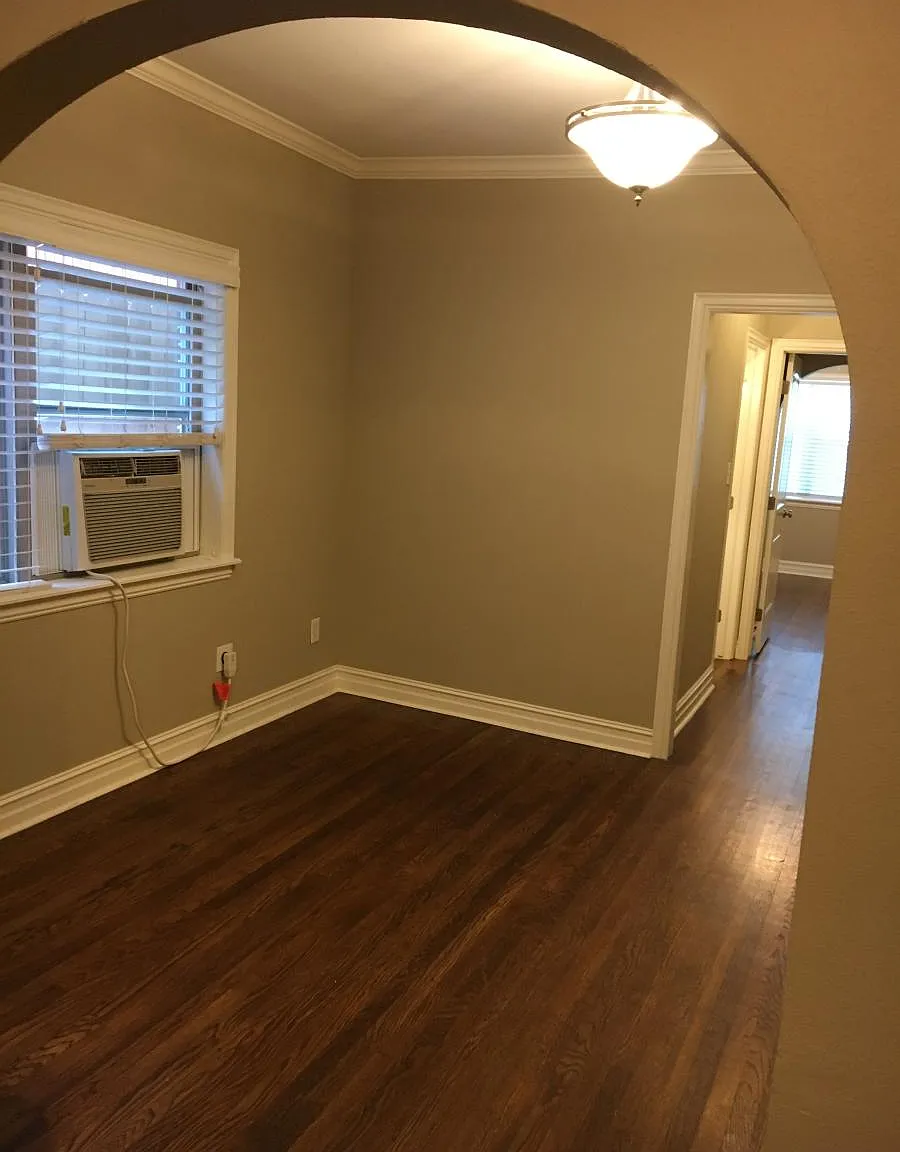 1216 S Saint Louis Avenue — Photo 4