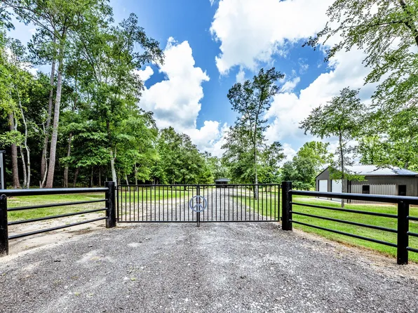 49 Sandy Creek Farm Rd, New Waverly, TX 77358