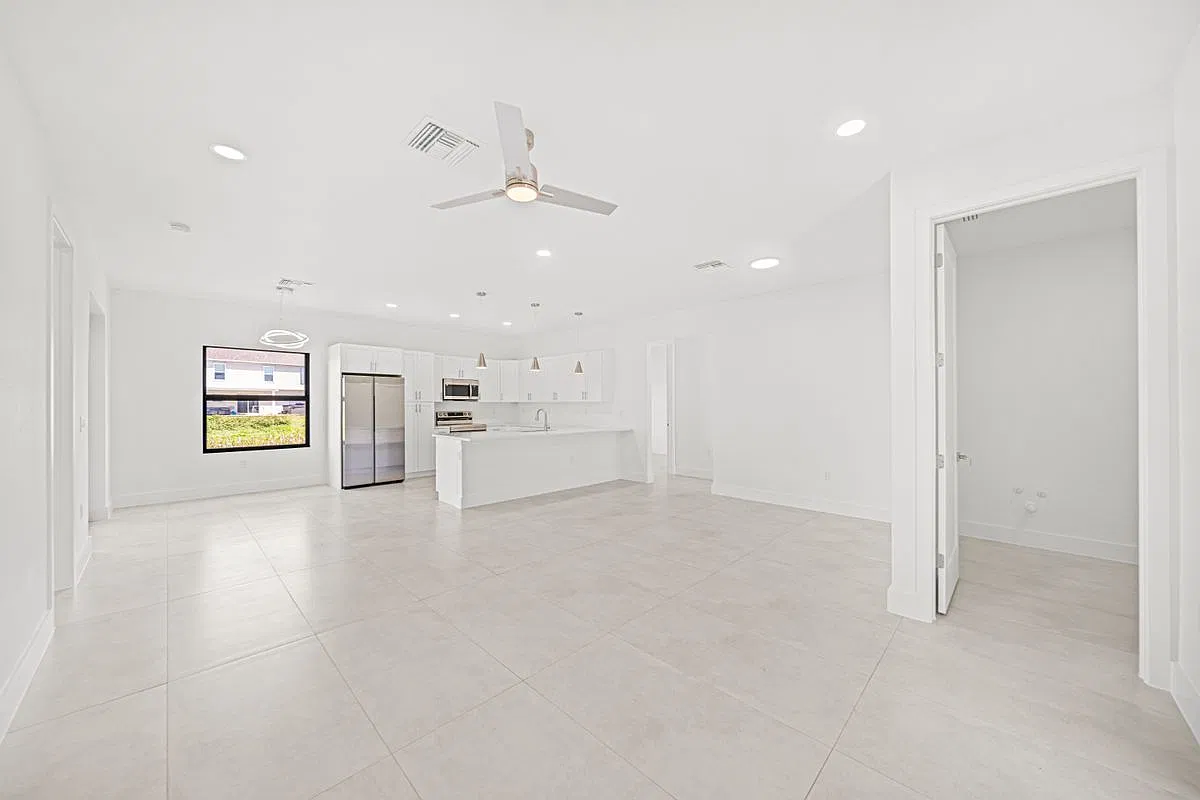 3 bed, 1.5 bath, 1450 sqft, $1,950 — Photo 2