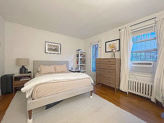 3rd image of 43 Greenwich Ave APT 1