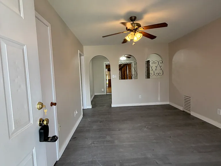 1605 Kern Dr — Photo 6