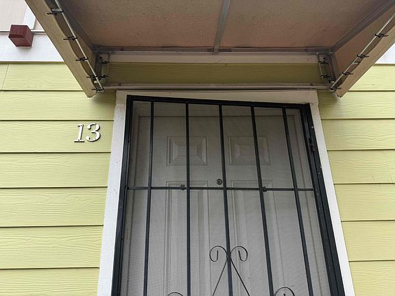 4th image of 3153 SW Dolph Ct #13