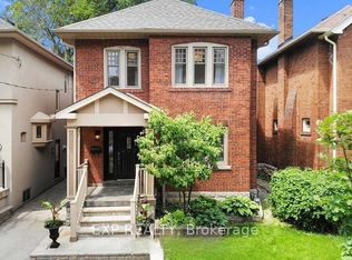 28 Maxwell Ave, Toronto, ON M5P 2B5