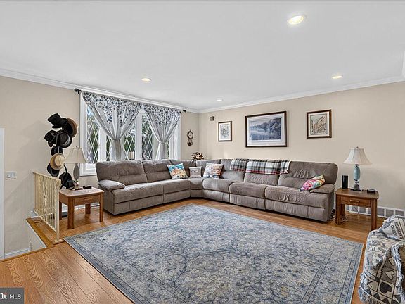 4th image of 10222 Woburn Pl
