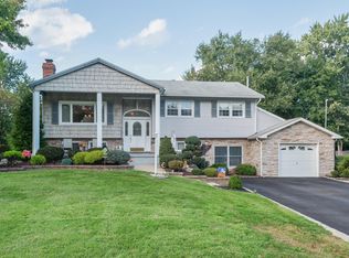 12 Greenleaf Dr, Manalapan, NJ 07726