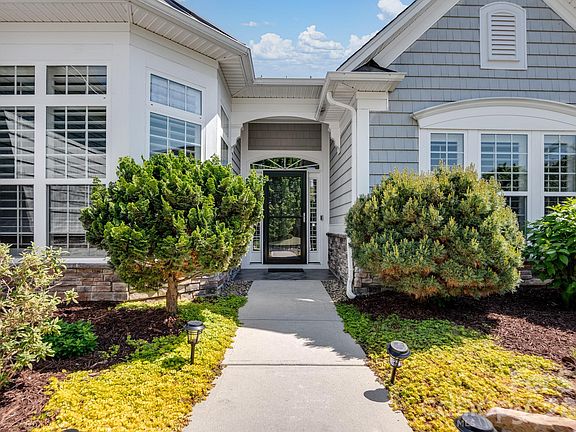 3rd image of 3096 Ambleside Dr