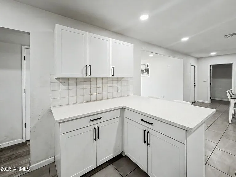 1542 W 5th Pl — Photo 7