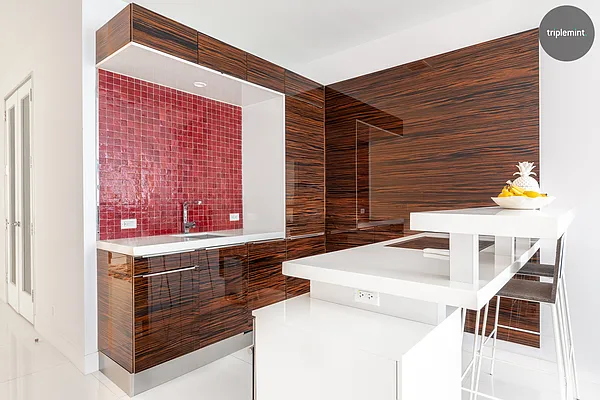 Sold by Triplemint | media 3