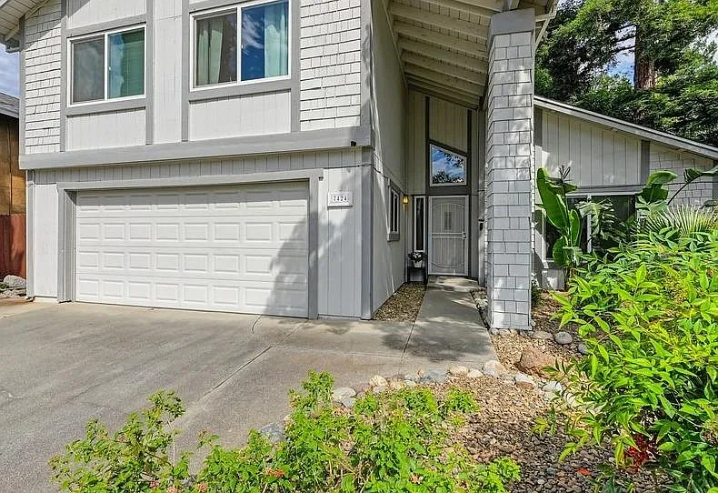 7424 Hollyhock Ct photo 1