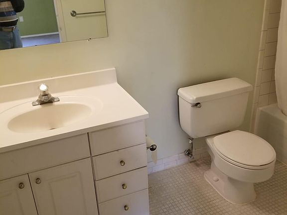 3rd image of 427 Christopher Ave #1