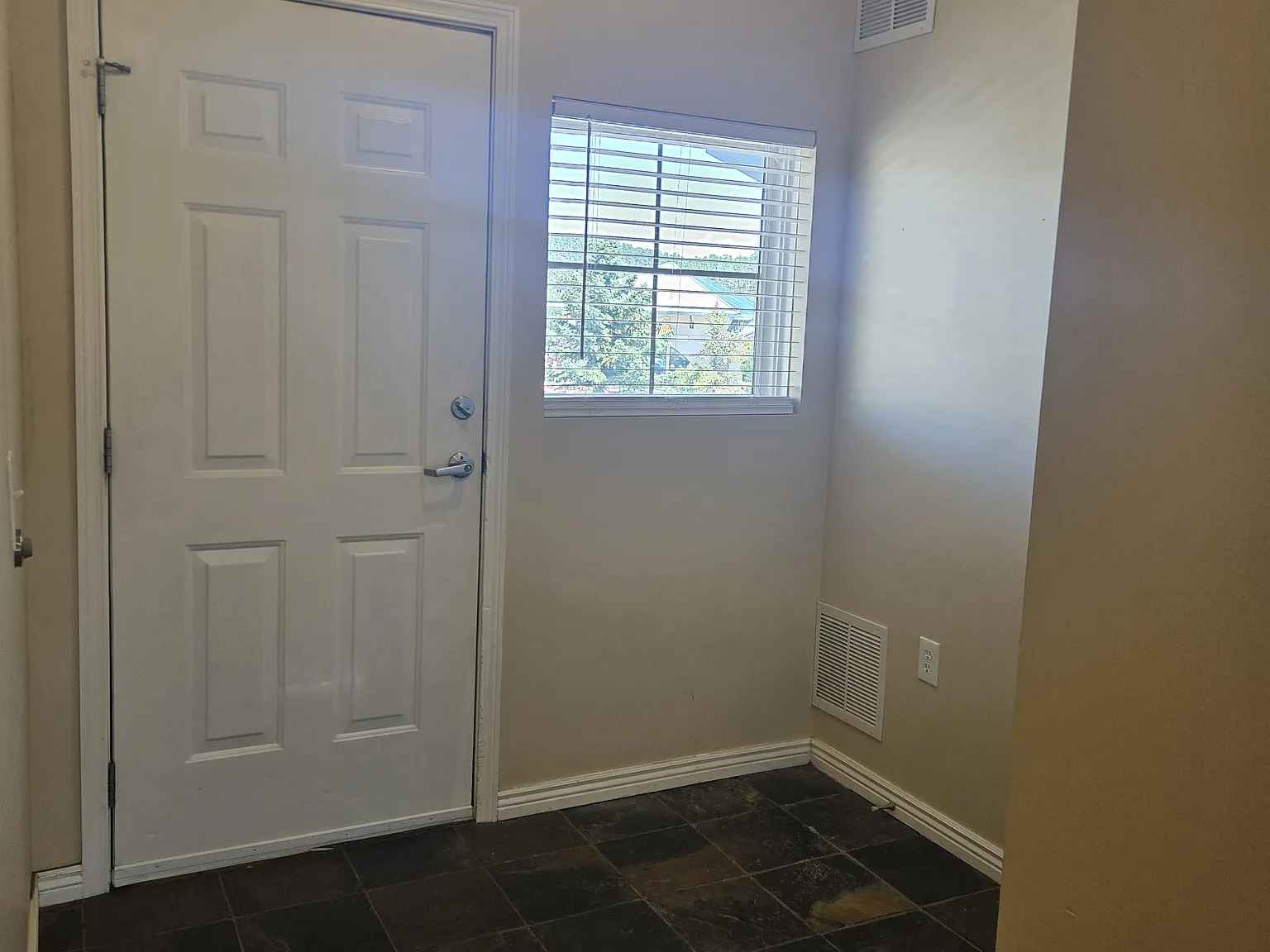 2 bed, 1160 sqft, $2,550 — Photo 2