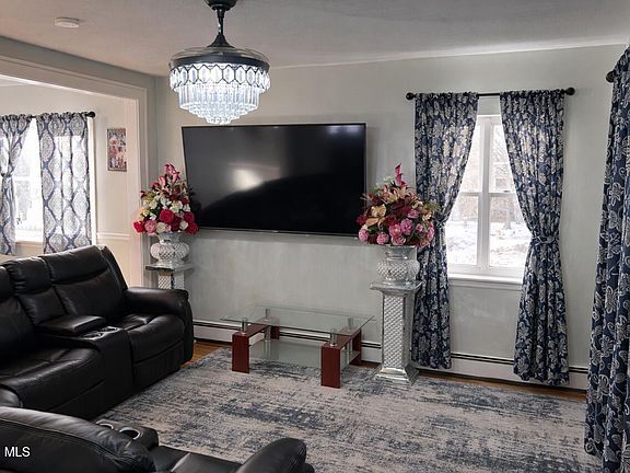 5th image of 226 Glengary Road