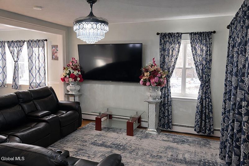 5th image of 226 Glengary Road
