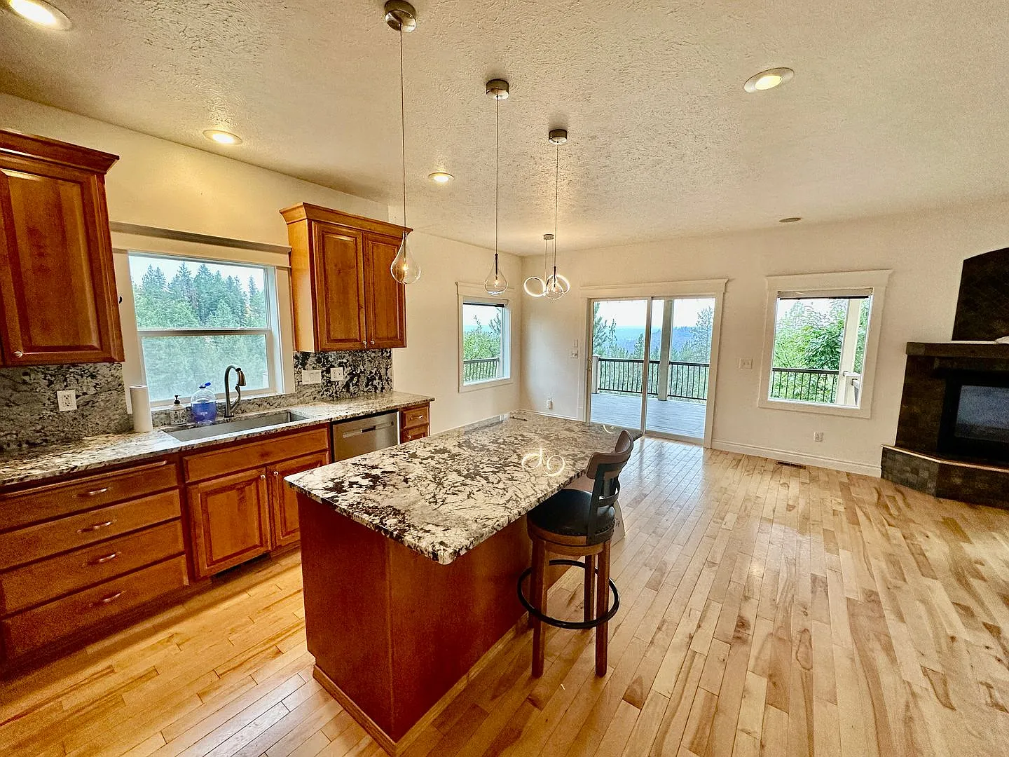 Private Country Hills Estate on 10 Acres with Stunning Views — Photo 4