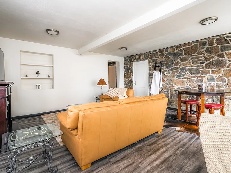 1559 S Lininger Dr #1 — Photo 4